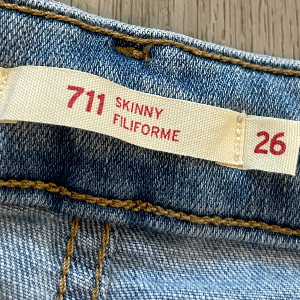 LEVIS 711 Light Blue Distressed Skinny Jeans. Size 26 - Picture 7 of 11